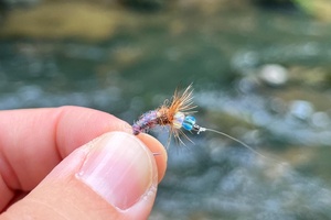 Futsu kebari, su lengvu stiklo pasunkinimu gilesniam vandeniui)